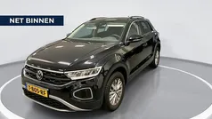 Zwart Gebruikt 2023 VW T-Roc Life SUV | € 28.880 (Goede deal)