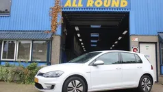 Wit, andere lak Gebruikt 2020 VW e-Golf Edition Hatchback | € 11.450 (Eerlijke prijs)
