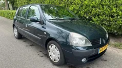 Groen Gebruikt 2005 Renault Clio II Dynamique Hatchback | € 1.650 (Eerlijke prijs)