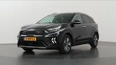 Zwart, metallic lak Gebruikt 2022 Kia Niro SUV | € 26.935 (Eerlijke prijs)