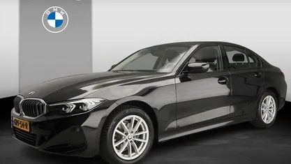 Zwart Gebruikt 2024 BMW 318 Shadowline Sedan | € 35.900 (Goede deal)