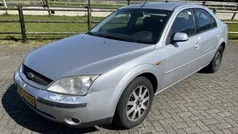 Grijs Gebruikt 2002 Ford Mondeo Collection Hatchback | € 500 (Goede deal)