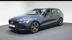 Blauw Gebruikt 2024 Volvo V60 Plus Stationwagen | € 43.940 (Eerlijke prijs)