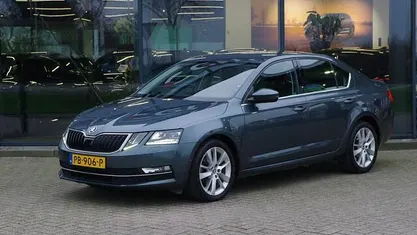 Grijs Gebruikt 2017 Skoda Octavia Business Line Hatchback | € 11.450 (Eerlijke prijs)