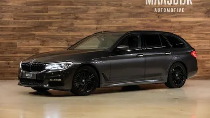 Grijs Gebruikt 2017 BMW 540 Executive Stationwagen | € 33.740 (Eerlijke prijs)