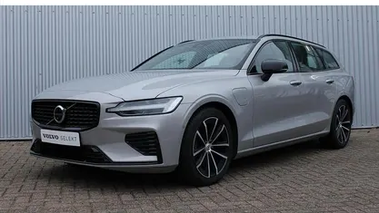Grijs Occasion 2025 Volvo V60 Plus Stationwagen | € 45.950 (Eerlijke prijs)