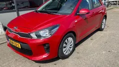 Rood Gebruikt 2017 Kia Rio Hatchback | € 9.750 (Eerlijke prijs)