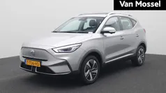 Grijs, metallic lak Gebruikt 2023 MG ZS Luxury Sedan | € 21.444 (Eerlijke prijs)