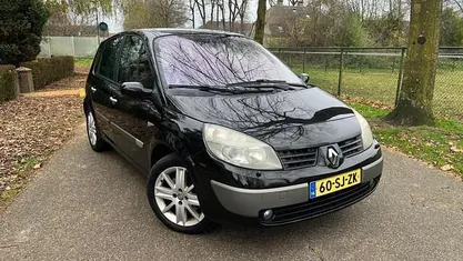 Zwart (metallic) Gebruikt 2006 Renault Scénic II Luxe MPV | € 1.995 (Eerlijke prijs)