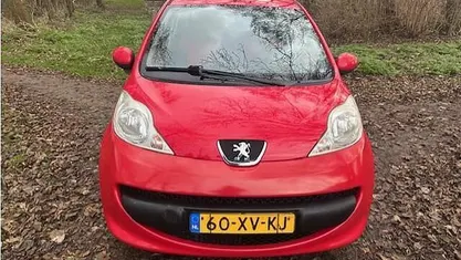 Rood Gebruikt 2007 Peugeot 107 Urban Move Hatchback | € 1.795 (Eerlijke prijs)