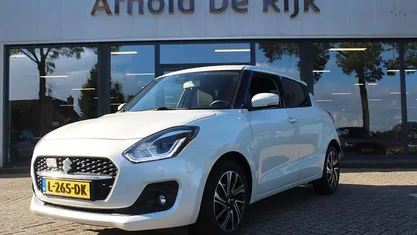 Wit Gebruikt 2021 Suzuki Swift Style Hatchback | € 15.950 (Eerlijke prijs)