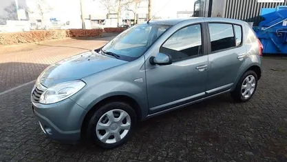 Occasion 2009 Dacia Sandero Lauréate Hatchback | € 1.495 (Super prijs)