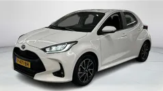 Wit Gebruikt 2022 Toyota Yaris Hybrid Hatchback | € 21.250 (Eerlijke prijs)