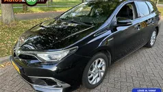 Gebruikt 2016 Toyota Auris Hybrid Executive Hatchback | € 11.445 (Eerlijke prijs)