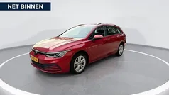 Rood Gebruikt 2023 VW Golf VIII Life Stationwagen | € 24.840 (Eerlijke prijs)