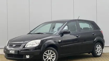 Zwart Gebruikt 2008 Kia Rio Hatchback | € 2.550 (Eerlijke prijs)