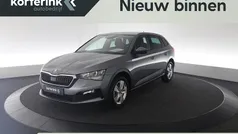 Grijs, metallic lak Gebruikt 2023 Skoda Scala Ambition Hatchback | € 18.900 (Eerlijke prijs)
