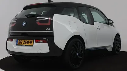 Wit (metallic) Gebruikt 2017 BMW i3 Basis Hatchback | € 14.245 (Eerlijke prijs)