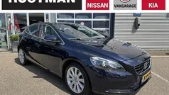 Blauw Gebruikt 2016 Volvo V40 Momentum Stationwagen | € 14.350 (Goede deal)