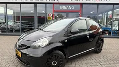 Zwart Gebruikt 2007 Toyota Aygo Hatchback | € 1.895 (Eerlijke prijs)