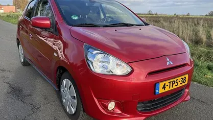 Rood (metallic) Gebruikt 2014 Mitsubishi Space Star Invite Hatchback | € 5.450 (Eerlijke prijs)