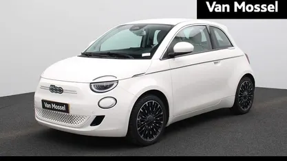 Wit Occasion 2023 Fiat 500e La Prima Hatchback | € 21.900 (Eerlijke prijs)