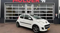 Wit Gebruikt 2010 Peugeot 107 Urban Move Hatchback | € 3.450 (Eerlijke prijs)