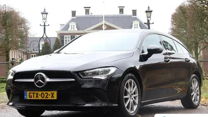Zwart Gebruikt 2022 Mercedes CLA180 Shooting Brake Premium Plus Stationwagen | € 27.895 (Eerlijke prijs)