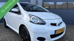 Wit Gebruikt 2011 Toyota Aygo Hatchback | € 3.499 (Eerlijke prijs)