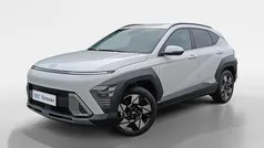 Atlas white (saw) Gebruikt 2025 Hyundai Kona Comfort SUV | € 30.940 (Eerlijke prijs)