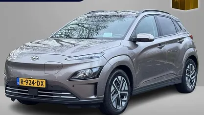 Bruin Gebruikt 2022 Hyundai Kona SUV | € 22.790 (Eerlijke prijs)