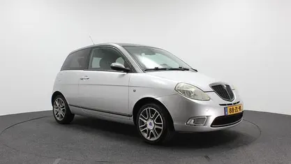 Occasion Lancia Ypsilon 95 PK (69 kW) 2008 Grijs Hatchback