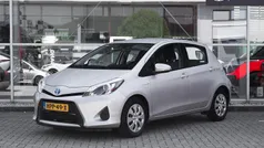 Grijs Gebruikt 2014 Toyota Yaris Hybrid Comfort Hatchback | € 14.549 (Eerlijke prijs)