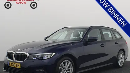 Blauw Occasion 2021 BMW 318 Executive Stationwagen | € 28.283 (Goede deal)
