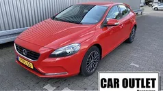 Rood, metallic lak Gebruikt 2013 Volvo V40 Kinetic Stationwagen | € 7.450 (Super prijs)