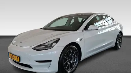 Wit Gebruikt 2020 Tesla Model 3 Standard Range Sedan | € 19.990 (Eerlijke prijs)