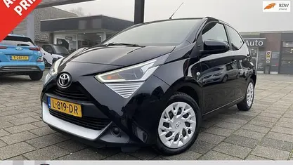 Zwart Gebruikt 2021 Toyota Aygo X-play Hatchback | € 13.950 (Eerlijke prijs)