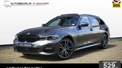 Grijs Gebruikt 2022 BMW 330e M Sport Stationwagen | € 39.950 (Eerlijke prijs)
