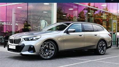 Grijs Occasion 2025 BMW 530e Comfort Edition Stationwagen | € 64.950 (Eerlijke prijs)