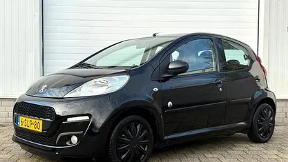 Occasion Peugeot 107 Envy 68 PK (50 kW) 2013 Zwart Hatchback