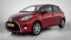 Rood Gebruikt 2016 Toyota Yaris Hybrid Hatchback | € 12.445 (Eerlijke prijs)