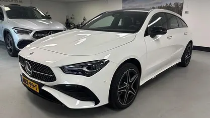 Wit Occasion 2024 Mercedes CLA200 Shooting Brake AMG line Stationwagen | € 33.999 (Goede deal)