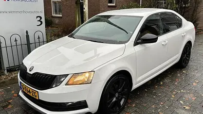 Gebruikt 2020 Skoda Octavia Business Line Hatchback | € 12.995 (Eerlijke prijs)
