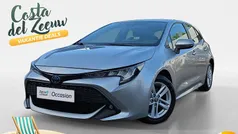 Precious silver metallic (grijs metallic) Gebruikt 2022 Toyota Corolla Comfort Hatchback | € 19.940 (Eerlijke prijs)