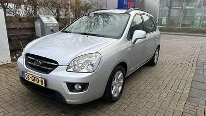 Grijs Gebruikt 2008 Kia Carens MPV | € 2.250 (Eerlijke prijs)
