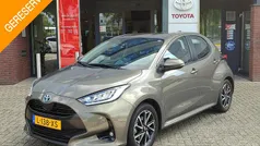 Groen Gebruikt 2021 Toyota Yaris Hybrid Hatchback | € 21.999 (Eerlijke prijs)