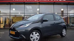 Gebruikt 2015 Toyota Aygo X-play Hatchback | € 6.450 (Eerlijke prijs)