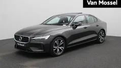 Grijs Gebruikt 2020 Volvo S60 R-Design Sedan | € 33.445 (Eerlijke prijs)