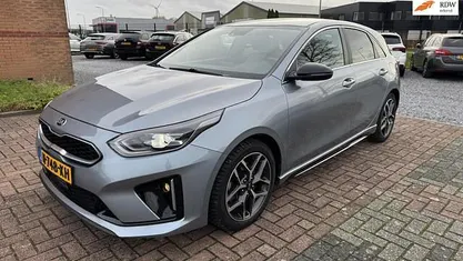 Grijs (metallic) Gebruikt 2021 Kia Ceed GT GT-Line Hatchback | € 12.950 (Super prijs)