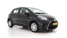 Zwart Gebruikt 2016 Toyota Yaris Hybrid Comfort Hatchback | € 12.945 (Eerlijke prijs)